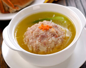 Stewed Meatball with Crab Roe<br>蟹粉狮子头