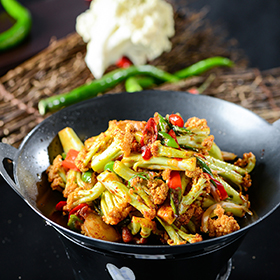 Dry Pot Cauliflower w. <br>Crispy Fried Pork Lard<br>干锅油渣花菜