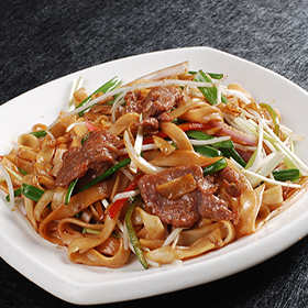 Stir-Fried Rice Noodles w. Beef<br>什锦汤面