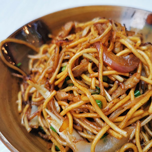 Beef Chow Mein<br>牛炒面