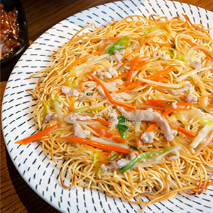 Pan-Fried Noodles w. Chicken<br>鸡两面黄